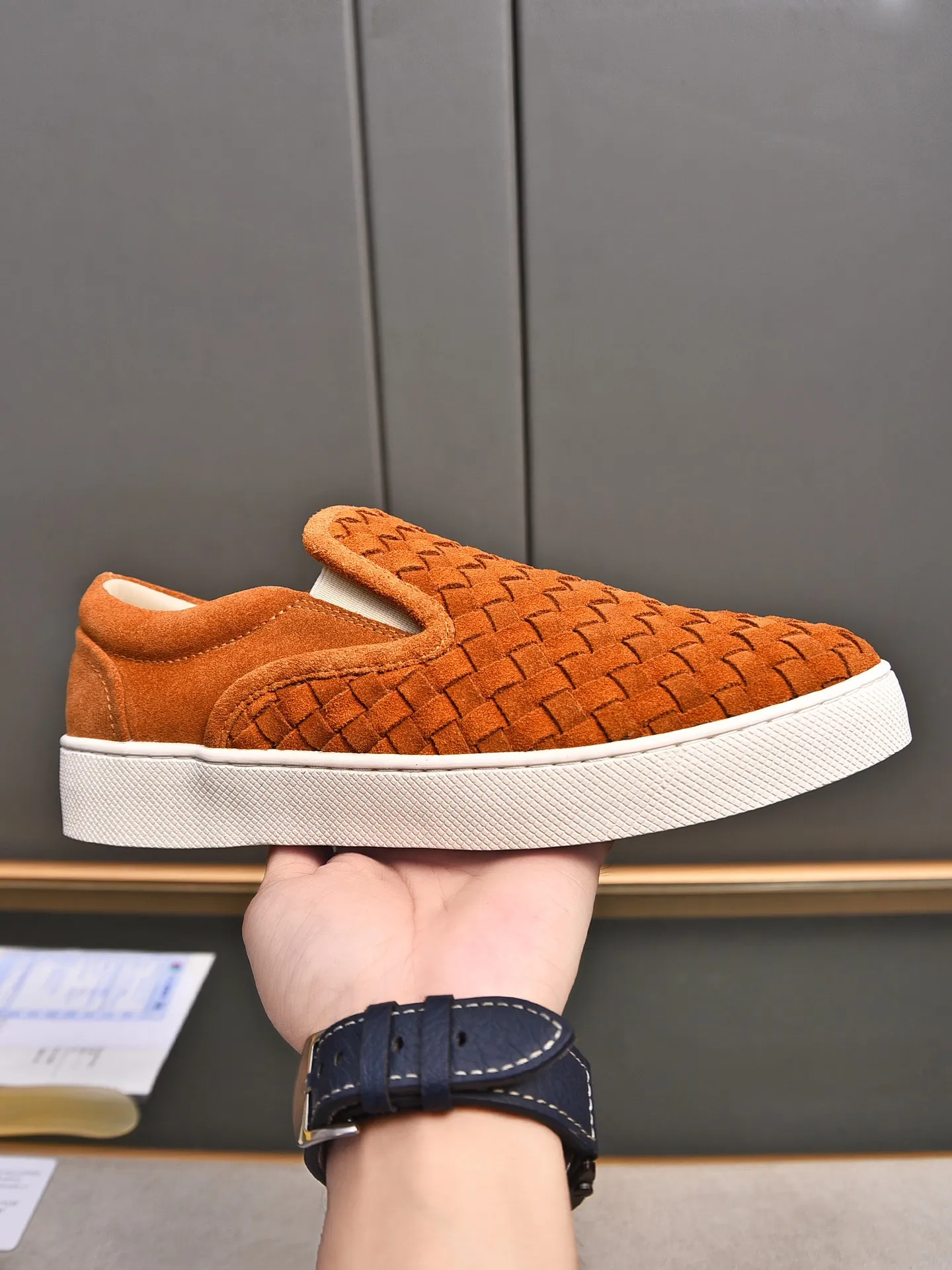 Men's shoes 💰460 [Sleeves series] BOTTEG* VENET* - high-end boutique Size: 38-44 (45 customized) BV new product, first-layer cowhide artificially woven classic style harmoniously blends with contemporary fashion temperament, rubber soles are light and flexible, water-dyed sheepskin pads! [Taobao, Tmall, and live streaming are the first choices]